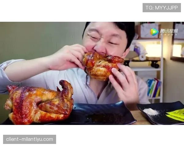 侯志慧训练完啃鸡腿那一下，真把自律和馋嘴焊一块了